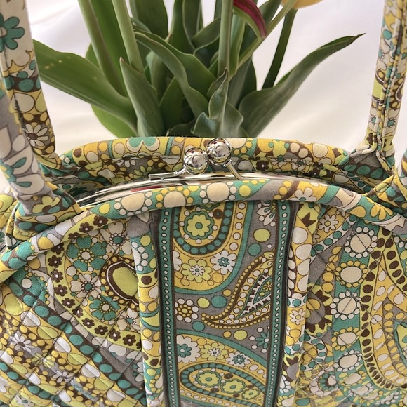 NWNT- 🍋 Vera Bradley Lemon Parfait Eloise Kiss Clasp Purse and case. - Picture 3 of 12